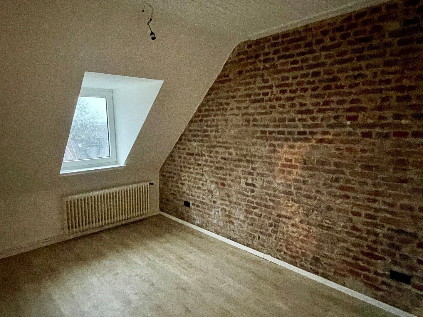 Pronájem bytu 3+1 71 m², Brückenstraße 21, Solingen, Severní Porýní-Vestfálsko Pronájem bytu 3+1 71 m², Brückenstraße 21, Solingen, Severní Porýní-Vestfálsko