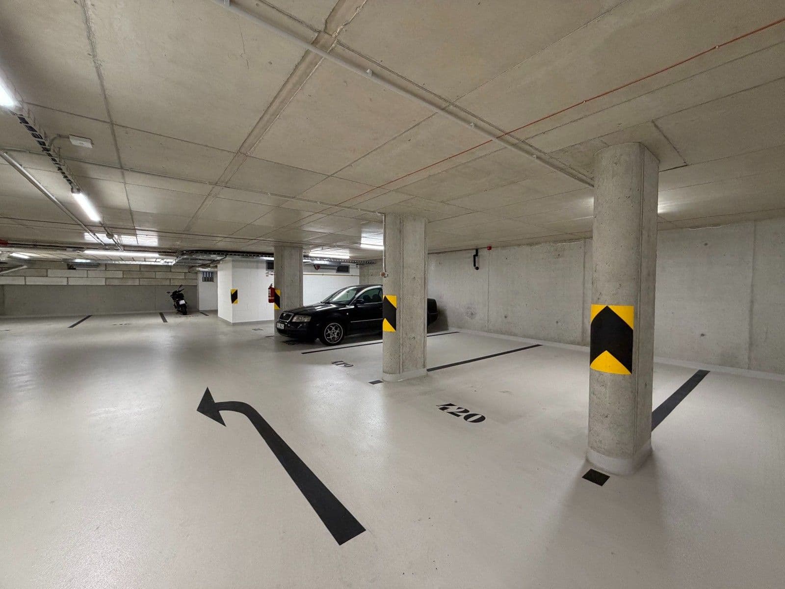 Pronájem garáže 13 m², Československého exilu, Praha, Praha Pronájem garáže 13 m², Československého exilu, Praha, Praha