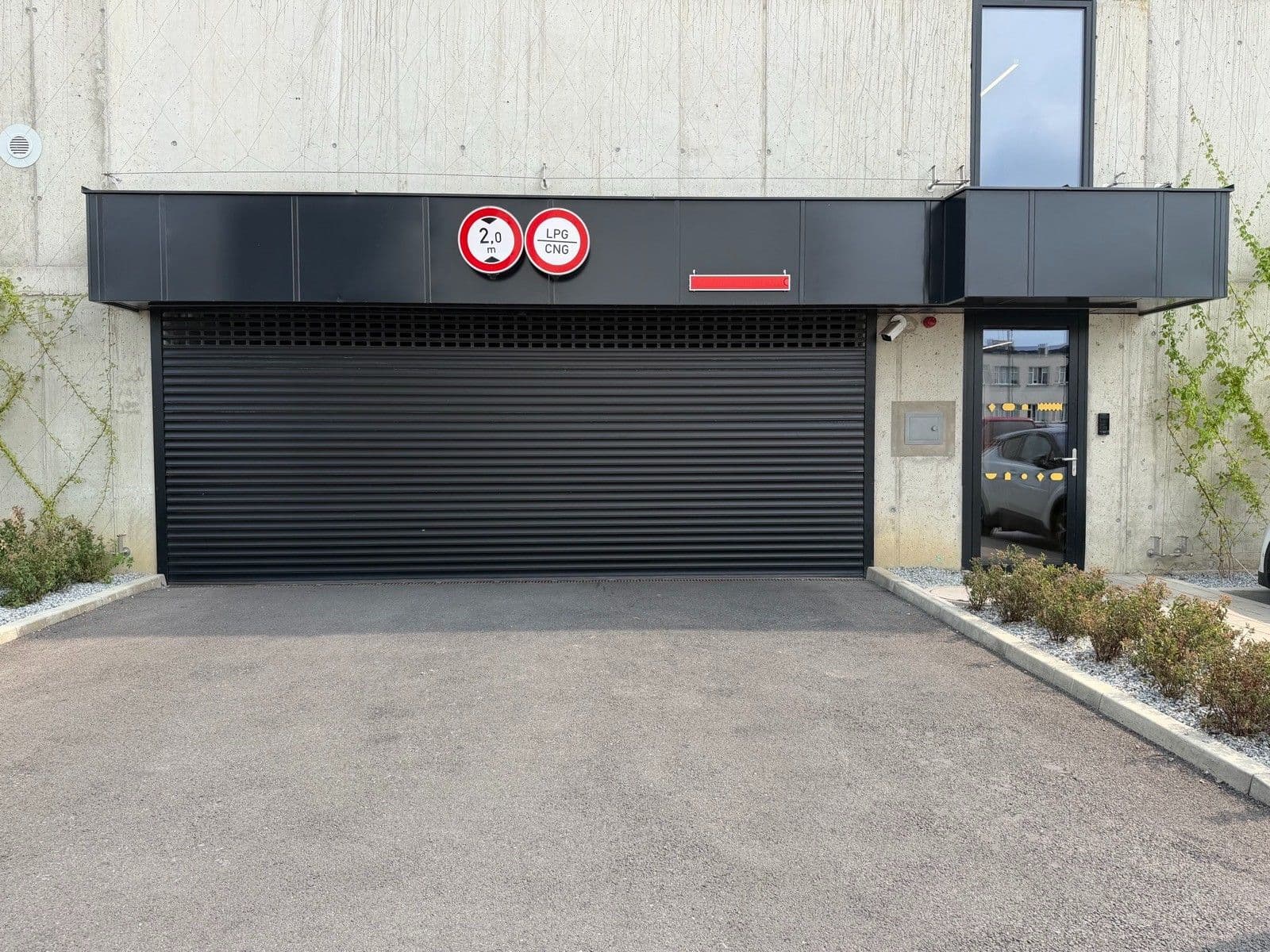 Pronájem garáže 13 m², Československého exilu, Praha, Praha Pronájem garáže 13 m², Československého exilu, Praha, Praha