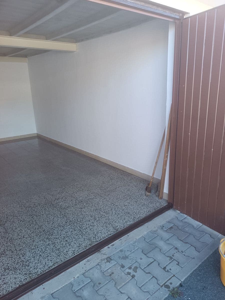 Prodej garáže 21 m², Hrušovany u Brna, Jihomoravský kraj Prodej garáže 21 m², Hrušovany u Brna, Jihomoravský kraj