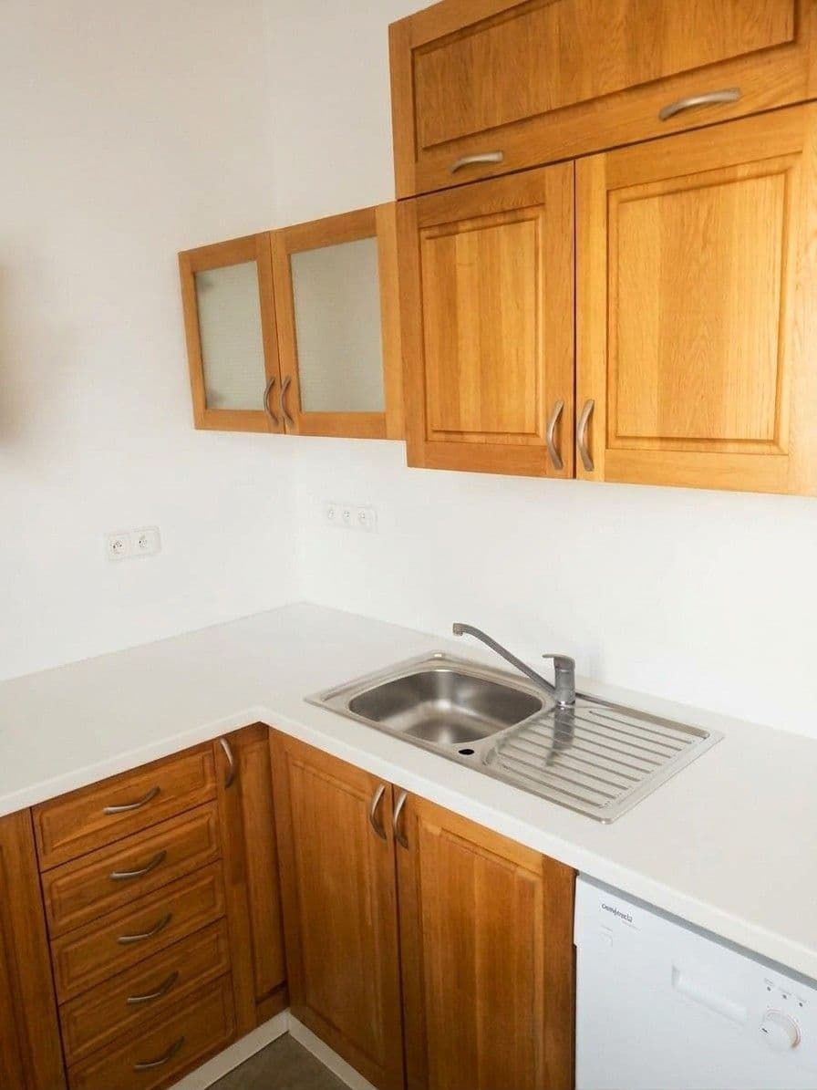 Pronájem bytu 2+1 60 m², Velehradská, Kroměříž, Zlínský kraj Pronájem bytu 2+1 60 m², Velehradská, Kroměříž, Zlínský kraj