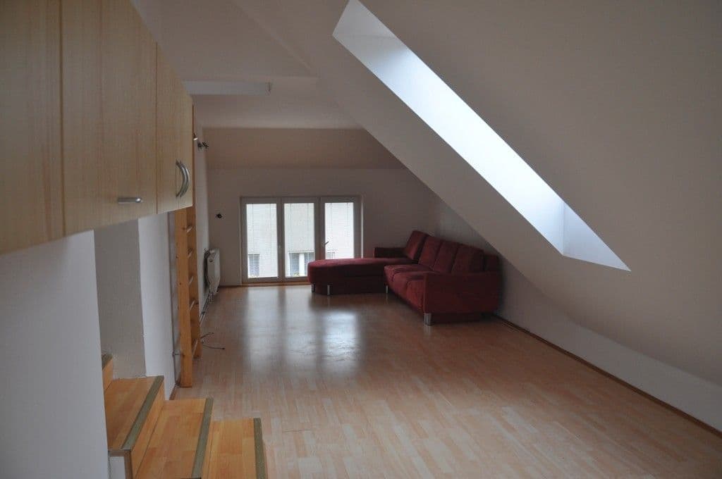 Pronájem bytu 2+1 75 m², Martinovská, Praha, Praha Pronájem bytu 2+1 75 m², Martinovská, Praha, Praha