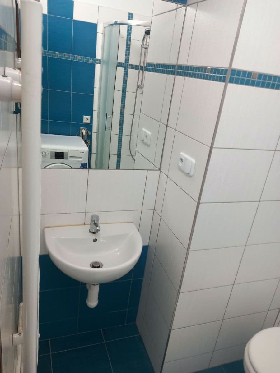 Pronájem bytu 2+1 36 m², Husovo náměstí, Praha, Praha Pronájem bytu 2+1 36 m², Husovo náměstí, Praha, Praha