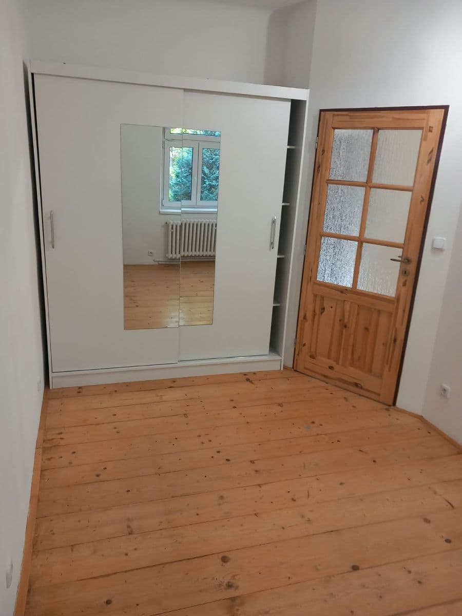 Pronájem bytu 2+1 36 m², Husovo náměstí, Praha, Praha Pronájem bytu 2+1 36 m², Husovo náměstí, Praha, Praha