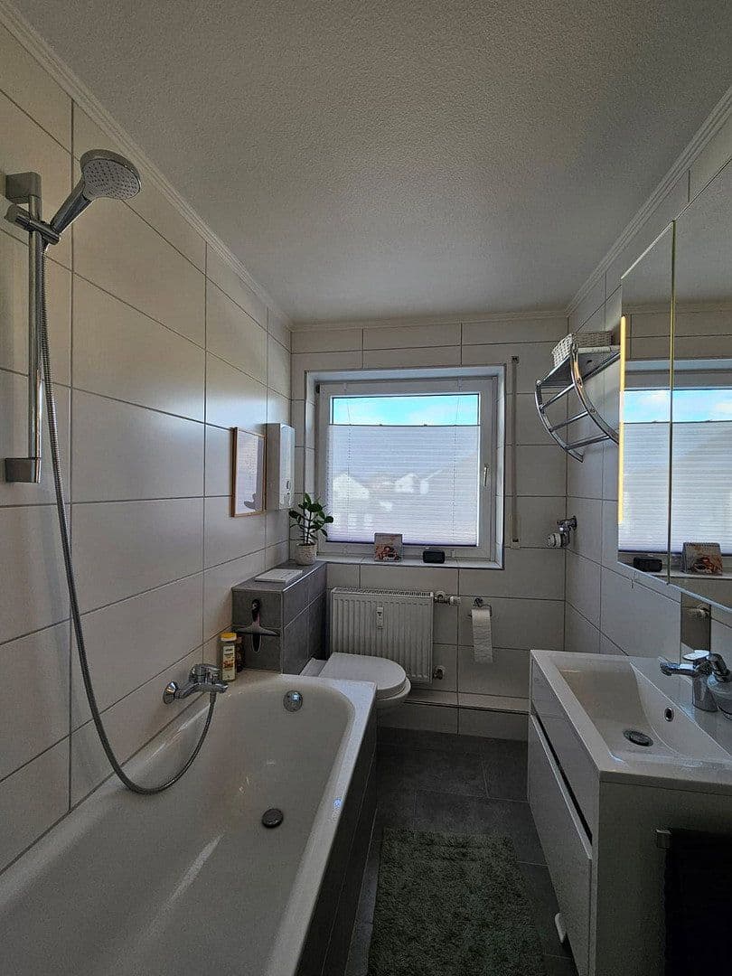 Prodej bytu 3+1 77 m², Pelikanweg 4, Bielefeld, Severní Porýní-Vestfálsko Prodej bytu 3+1 77 m², Pelikanweg 4, Bielefeld, Severní Porýní-Vestfálsko