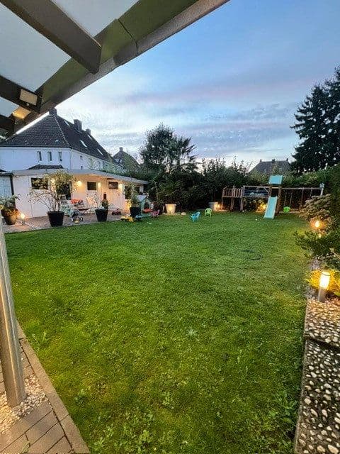 Prodej domu 175 m², pozemek 445 m², Castroper Hellweg 171, Bochum, Severní Porýní-Vestfálsko Prodej domu 175 m², pozemek 445 m², Castroper Hellweg 171, Bochum, Severní Porýní-Vestfálsko