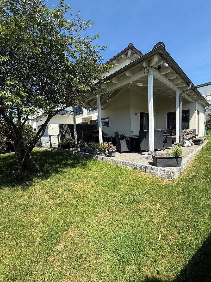 Prodej domu 160 m², pozemek 736 m², Lohfelden, Hessen Prodej domu 160 m², pozemek 736 m², Lohfelden, Hessen