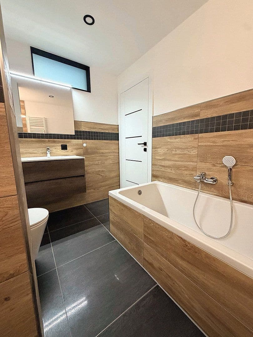 Pronájem bytu 4+1 117 m², Dresdener Str. 18, Spremberg, Braniborsko Pronájem bytu 4+1 117 m², Dresdener Str. 18, Spremberg, Braniborsko