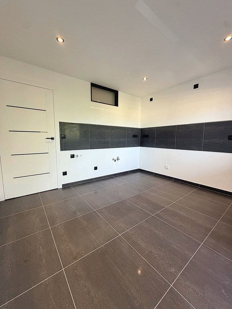 Pronájem bytu 4+1 117 m², Dresdener Str. 18, Spremberg, Braniborsko Pronájem bytu 4+1 117 m², Dresdener Str. 18, Spremberg, Braniborsko