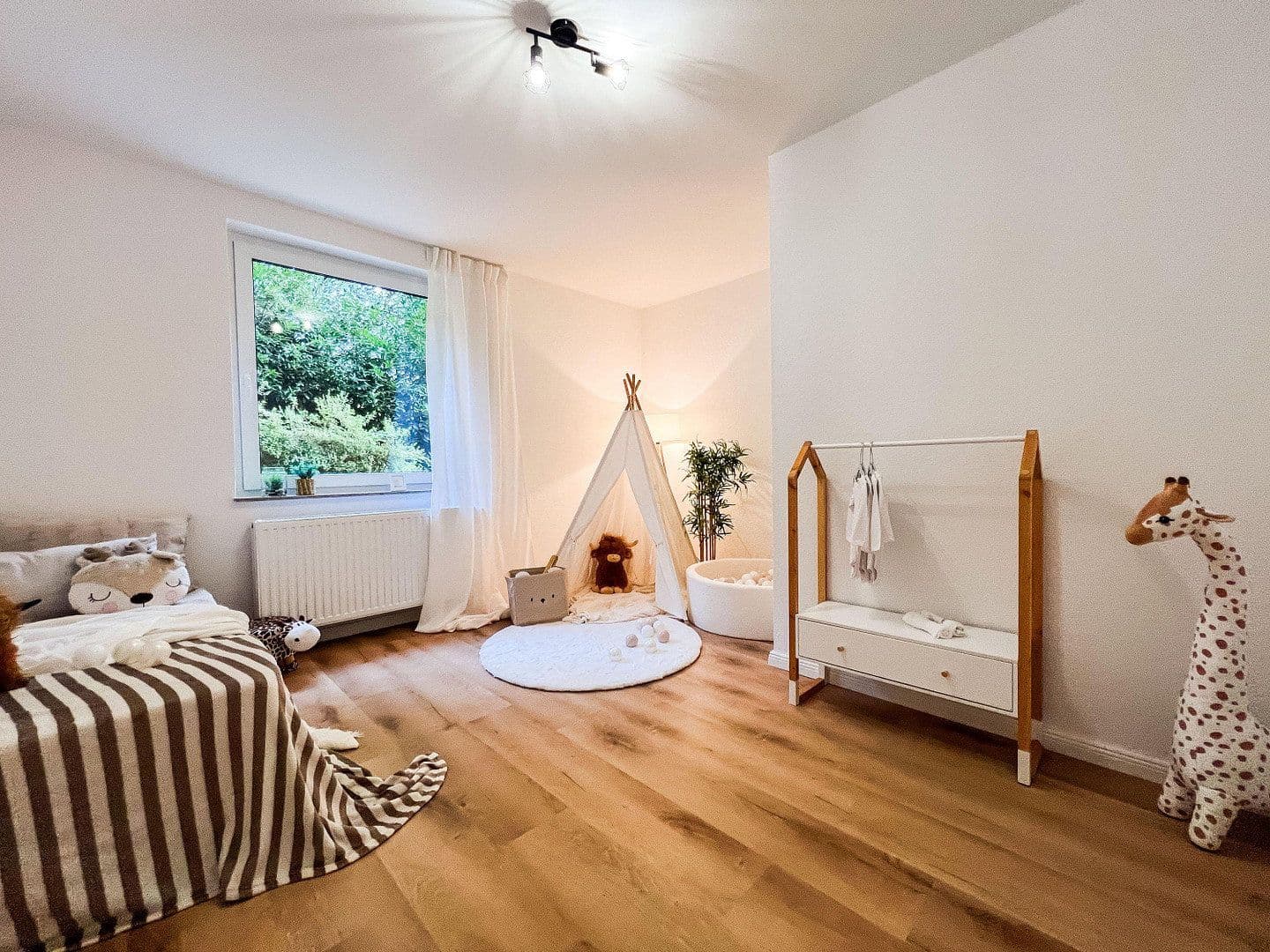 Prodej bytu 4+1 99 m², Bremen, Bremen Prodej bytu 4+1 99 m², Bremen, Bremen
