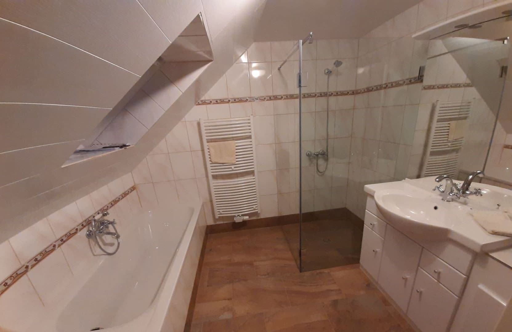 Prodej bytu 3+1 67 m², Hohensteiner Straße 66, Limbach-Oberfrohna, Sasko Prodej bytu 3+1 67 m², Hohensteiner Straße 66, Limbach-Oberfrohna, Sasko