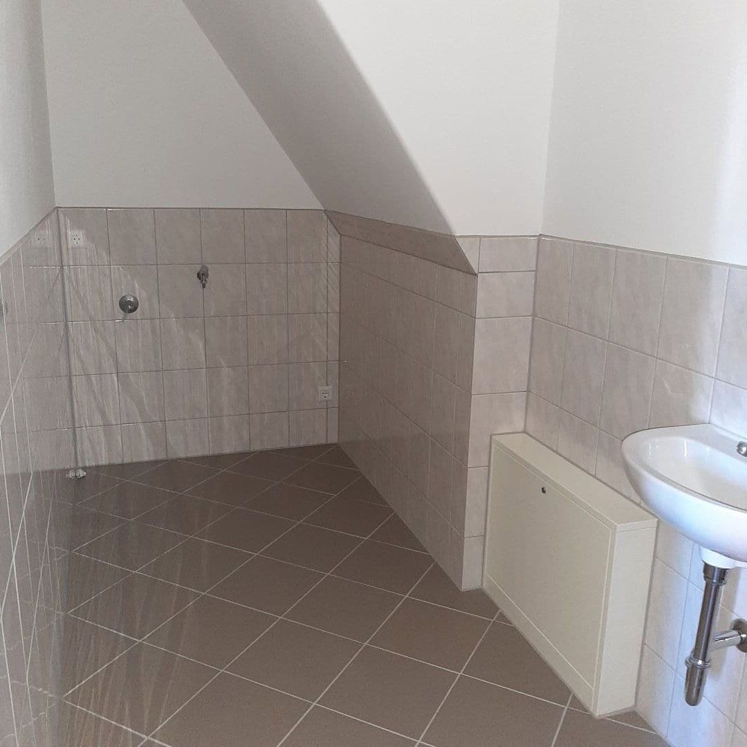 Prodej bytu 3+1 67 m², Hohensteiner Straße 66, Limbach-Oberfrohna, Sasko Prodej bytu 3+1 67 m², Hohensteiner Straße 66, Limbach-Oberfrohna, Sasko