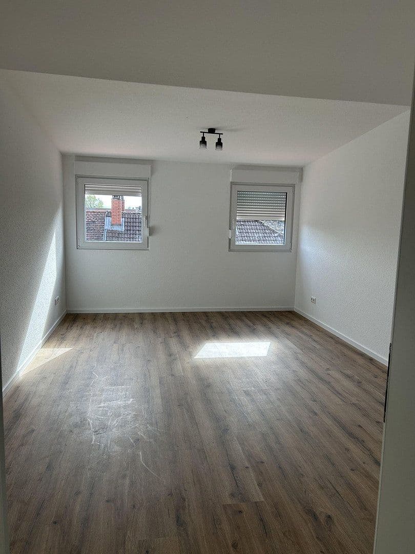 Pronájem bytu 4+1 102 m², Karlsruhe, Bádensko-Württembersko Pronájem bytu 4+1 102 m², Karlsruhe, Bádensko-Württembersko