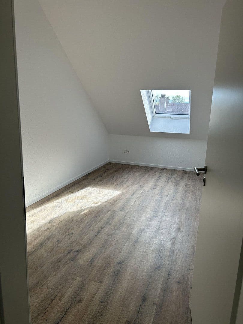 Pronájem bytu 4+1 102 m², Karlsruhe, Bádensko-Württembersko Pronájem bytu 4+1 102 m², Karlsruhe, Bádensko-Württembersko