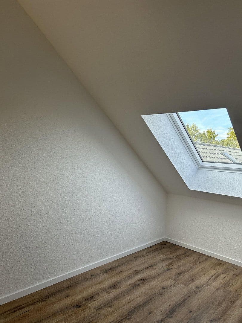 Pronájem bytu 4+1 102 m², Karlsruhe, Bádensko-Württembersko Pronájem bytu 4+1 102 m², Karlsruhe, Bádensko-Württembersko
