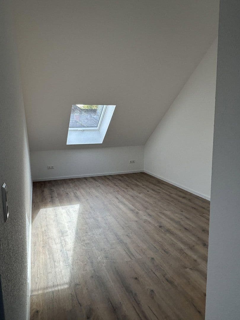 Pronájem bytu 4+1 102 m², Karlsruhe, Bádensko-Württembersko Pronájem bytu 4+1 102 m², Karlsruhe, Bádensko-Württembersko