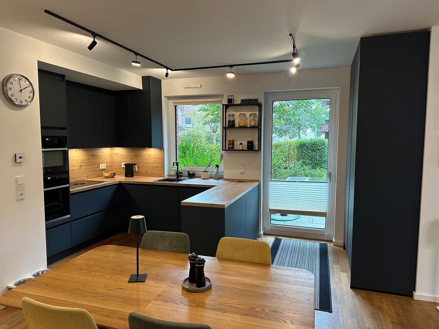 Prodej bytu 4+1 111 m², Julienne-Trouet-Platz 19, Hannover, Dolní Sasko Prodej bytu 4+1 111 m², Julienne-Trouet-Platz 19, Hannover, Dolní Sasko