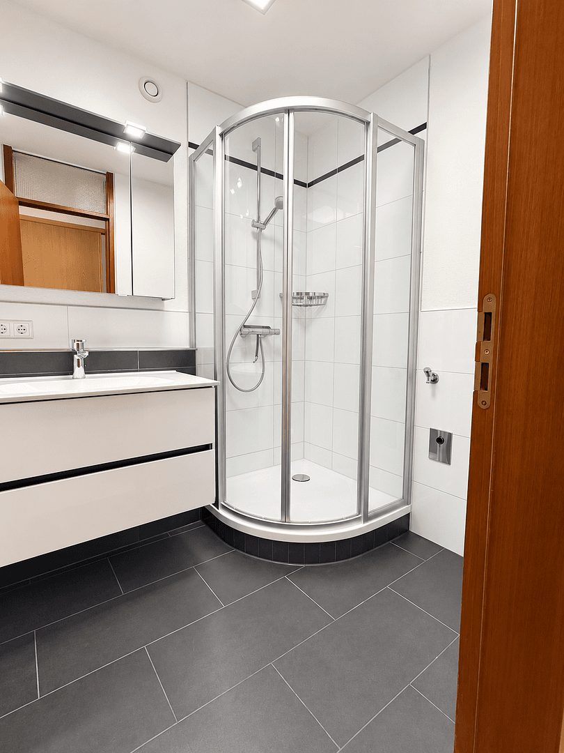 Prodej bytu 2+1 64 m², Peter-Rosegger-Straße 101, Reutlingen, Bádensko-Württembersko Prodej bytu 2+1 64 m², Peter-Rosegger-Straße 101, Reutlingen, Bádensko-Württembersko