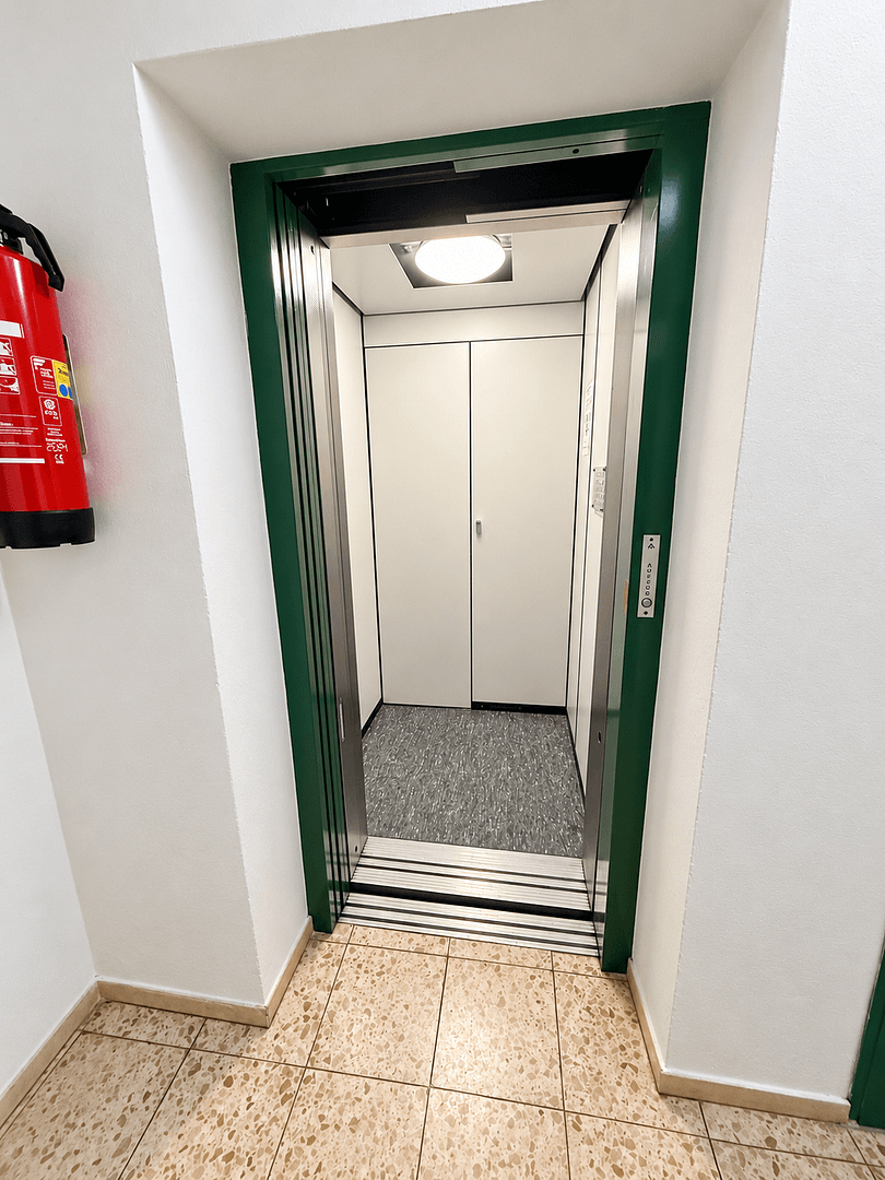 Prodej bytu 2+1 64 m², Peter-Rosegger-Straße 101, Reutlingen, Bádensko-Württembersko Prodej bytu 2+1 64 m², Peter-Rosegger-Straße 101, Reutlingen, Bádensko-Württembersko