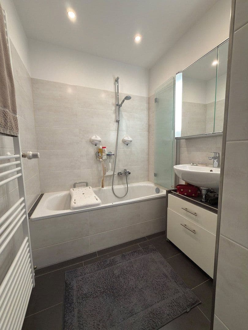Prodej bytu 3+1 91 m², Meerbusch, Severní Porýní-Vestfálsko Prodej bytu 3+1 91 m², Meerbusch, Severní Porýní-Vestfálsko