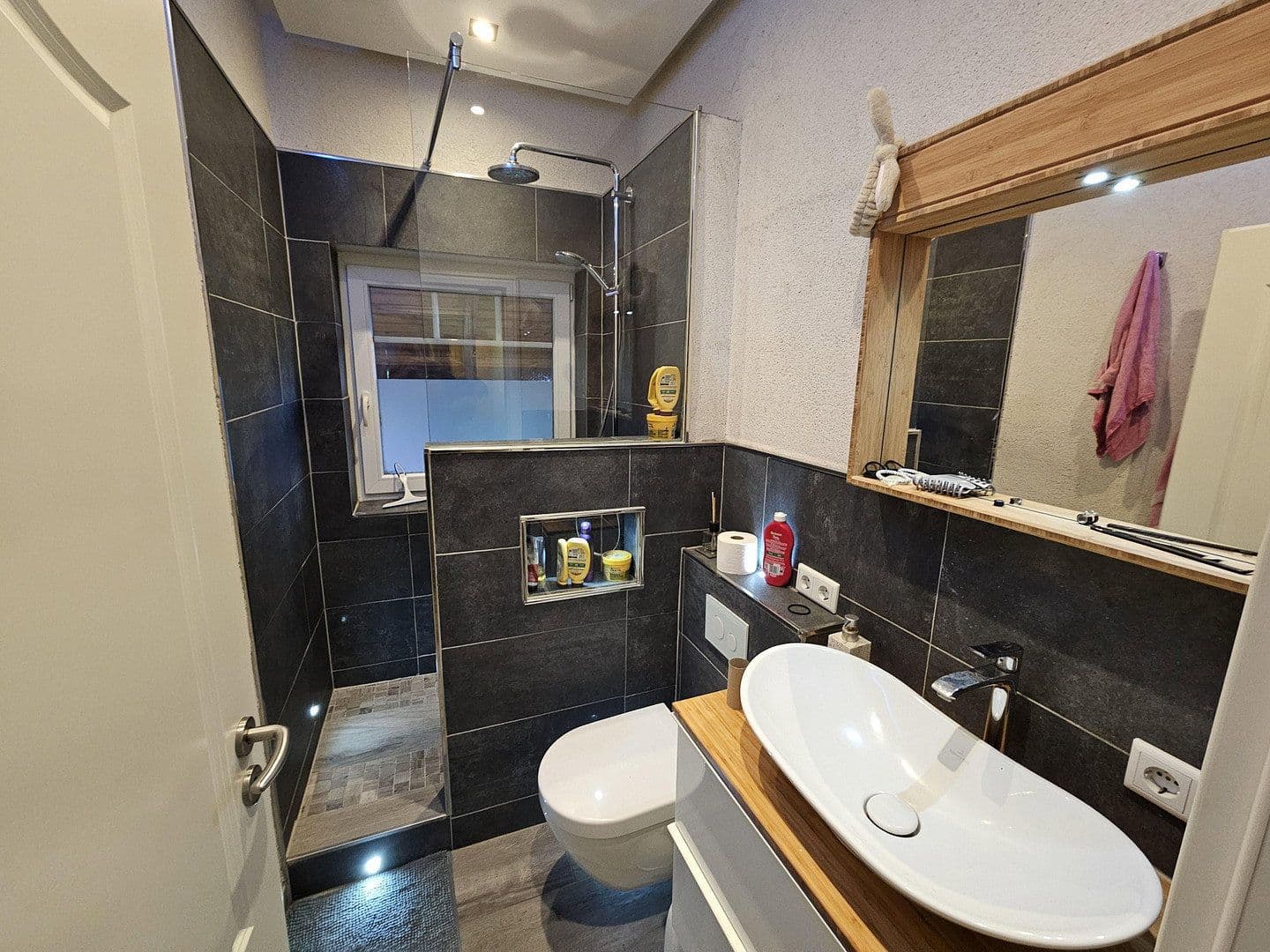 Prodej domu 193 m², pozemek 4.132 m², Drage, Dolní Sasko Prodej domu 193 m², pozemek 4.132 m², Drage, Dolní Sasko