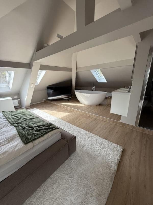 Pronájem bytu 1+1 56 m², Neckartenzlinger Str. 110, Reutlingen, Bádensko-Württembersko Pronájem bytu 1+1 56 m², Neckartenzlinger Str. 110, Reutlingen, Bádensko-Württembersko