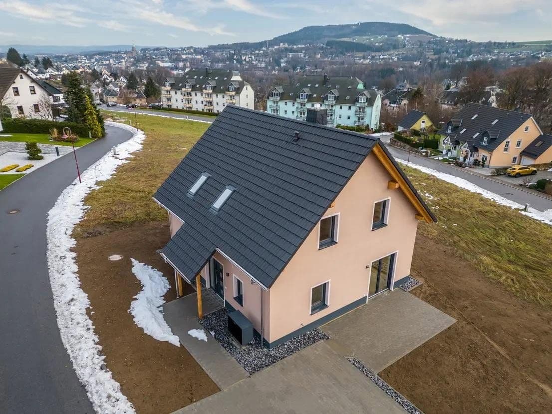 Prodej domu 125 m², pozemek 426 m², Nickelweg 19, Annaberg-Buchholz, Sasko Prodej domu 125 m², pozemek 426 m², Nickelweg 19, Annaberg-Buchholz, Sasko