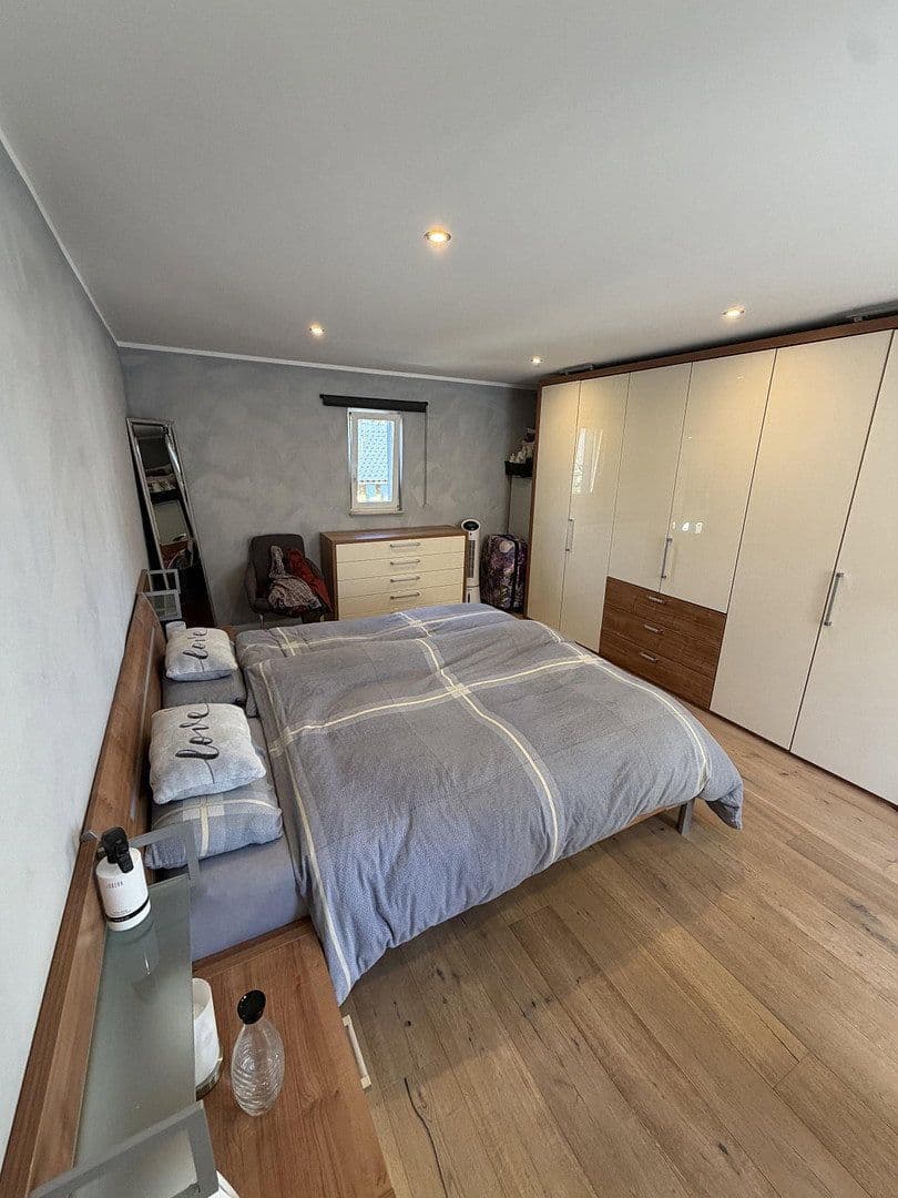 Prodej domu 158 m², pozemek 410 m², Homburger Landstrasse 186, Frankfurt, Hessen Prodej domu 158 m², pozemek 410 m², Homburger Landstrasse 186, Frankfurt, Hessen