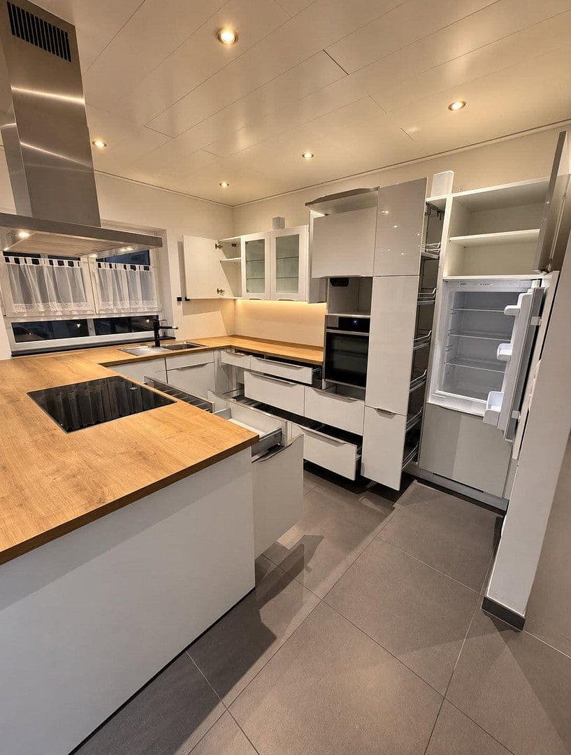 Pronájem bytu 4+1 130 m², Erlangen, Bavorsko Pronájem bytu 4+1 130 m², Erlangen, Bavorsko