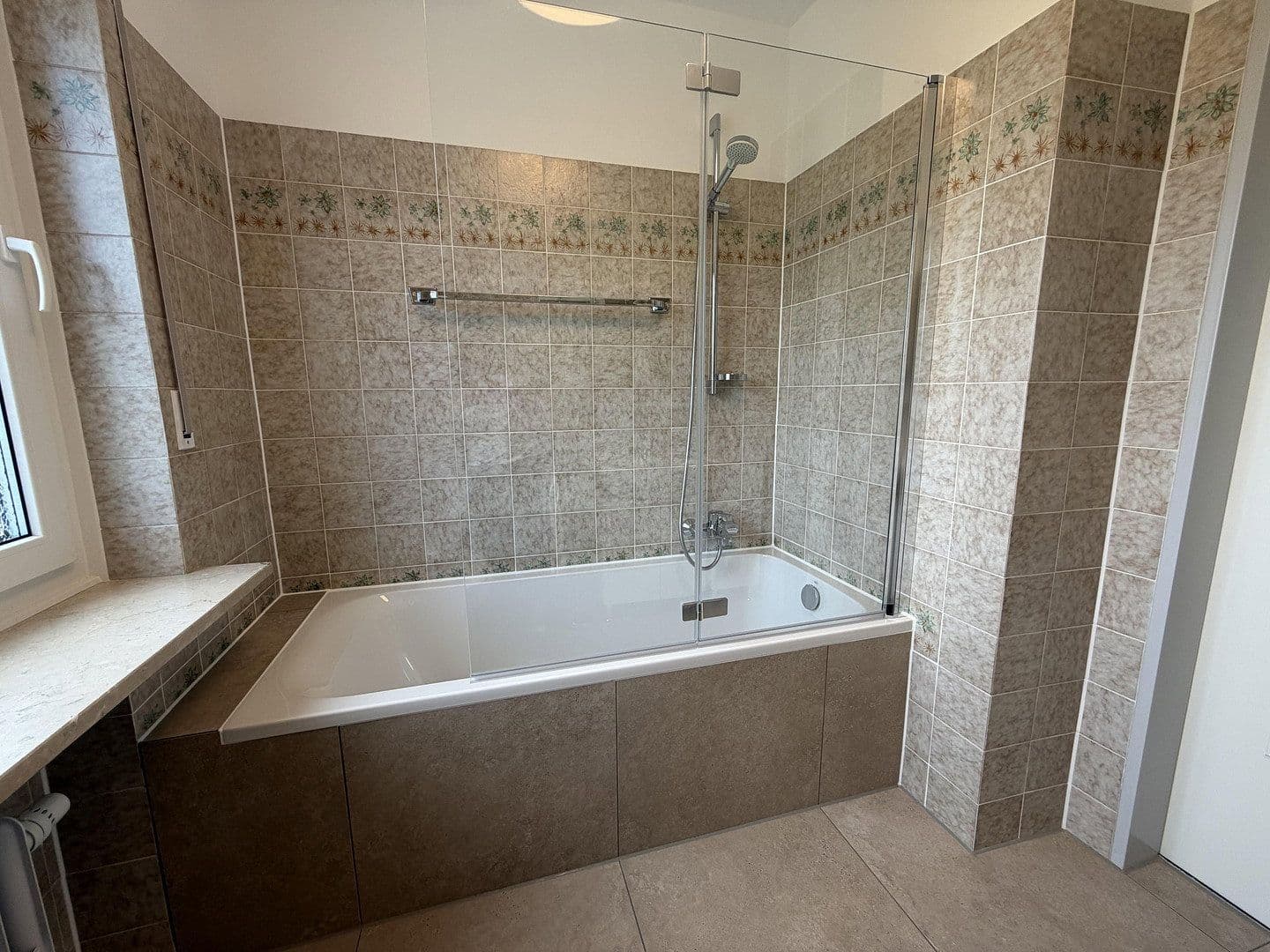 Pronájem bytu 3+1 90 m², Schwarzenbergstrasse 13, Rosenheim/ Pang, Bavorsko Pronájem bytu 3+1 90 m², Schwarzenbergstrasse 13, Rosenheim/ Pang, Bavorsko