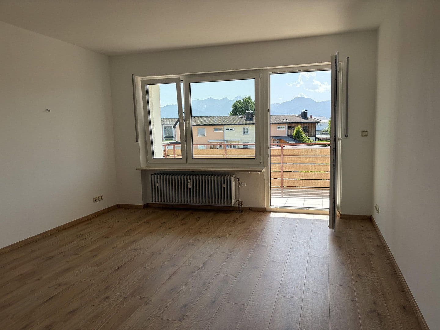 Pronájem bytu 3+1 90 m², Schwarzenbergstrasse 13, Rosenheim/ Pang, Bavorsko Pronájem bytu 3+1 90 m², Schwarzenbergstrasse 13, Rosenheim/ Pang, Bavorsko