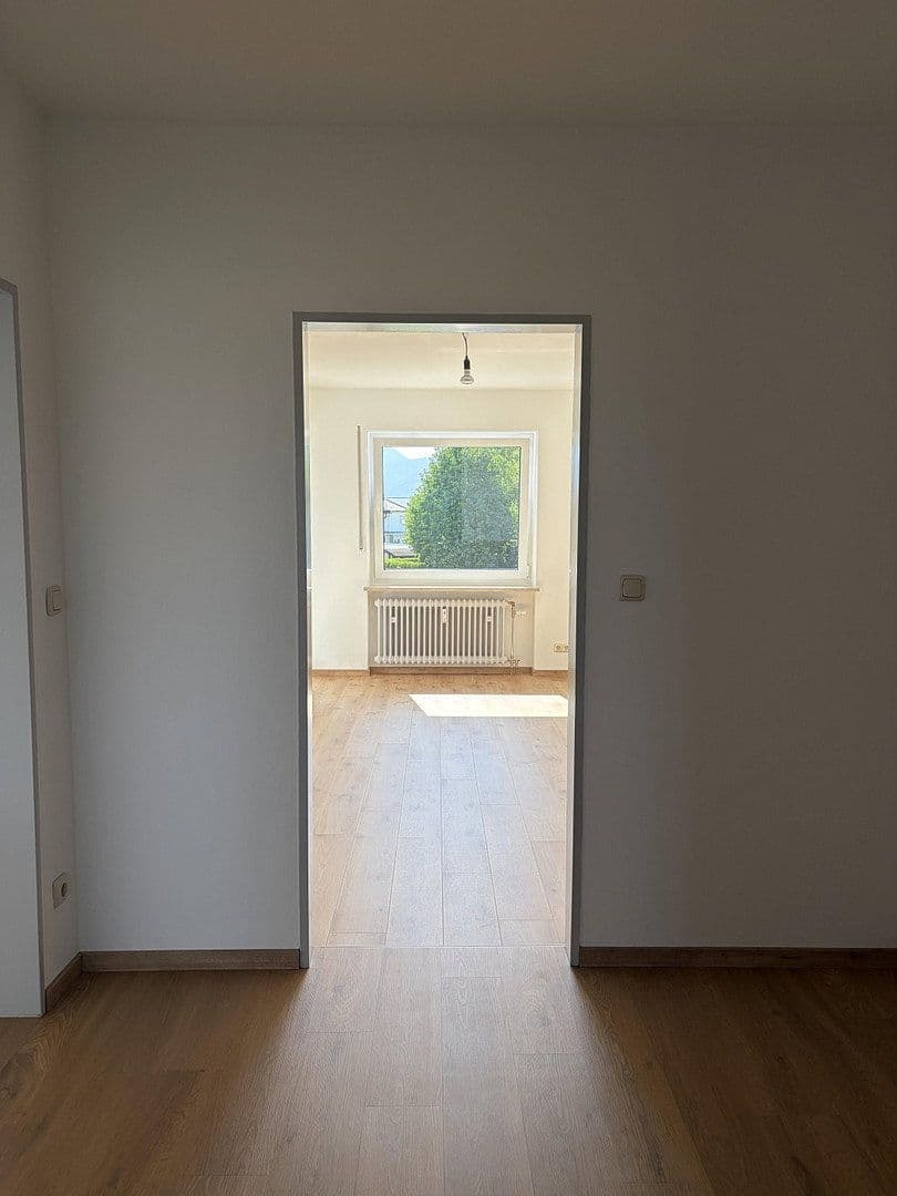 Pronájem bytu 3+1 90 m², Schwarzenbergstrasse 13, Rosenheim/ Pang, Bavorsko Pronájem bytu 3+1 90 m², Schwarzenbergstrasse 13, Rosenheim/ Pang, Bavorsko