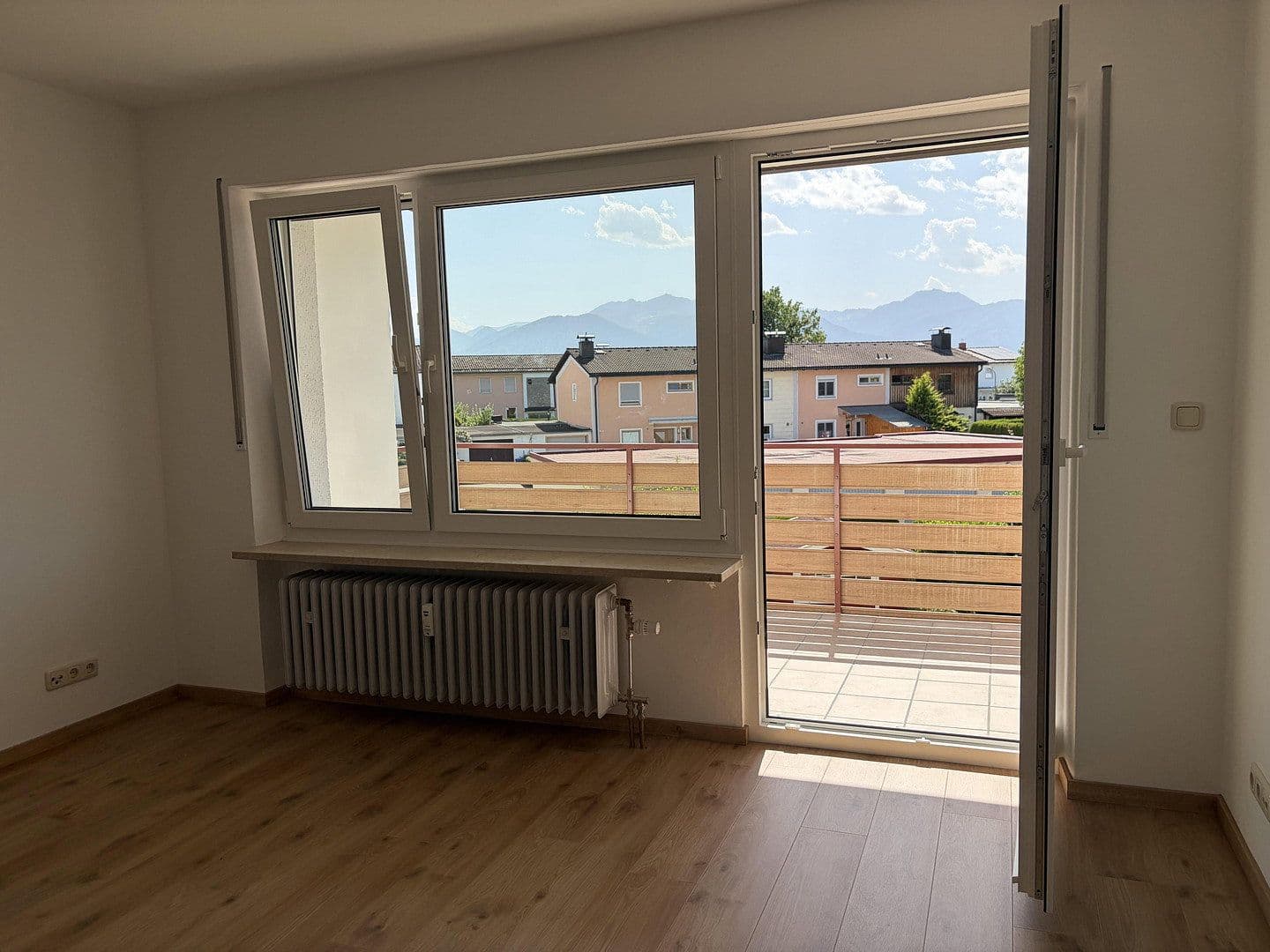 Pronájem bytu 3+1 90 m², Schwarzenbergstrasse 13, Rosenheim/ Pang, Bavorsko Pronájem bytu 3+1 90 m², Schwarzenbergstrasse 13, Rosenheim/ Pang, Bavorsko