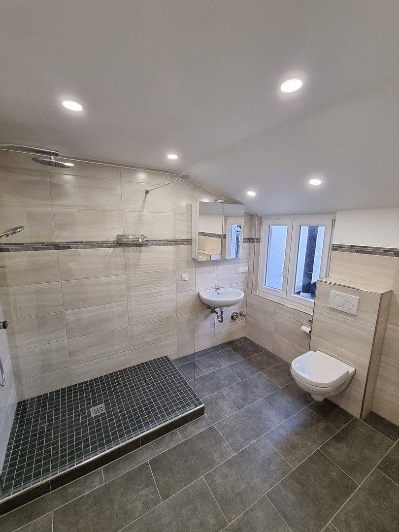 Pronájem bytu 4+1 98 m², Neuwied, Porýní-Falc Pronájem bytu 4+1 98 m², Neuwied, Porýní-Falc