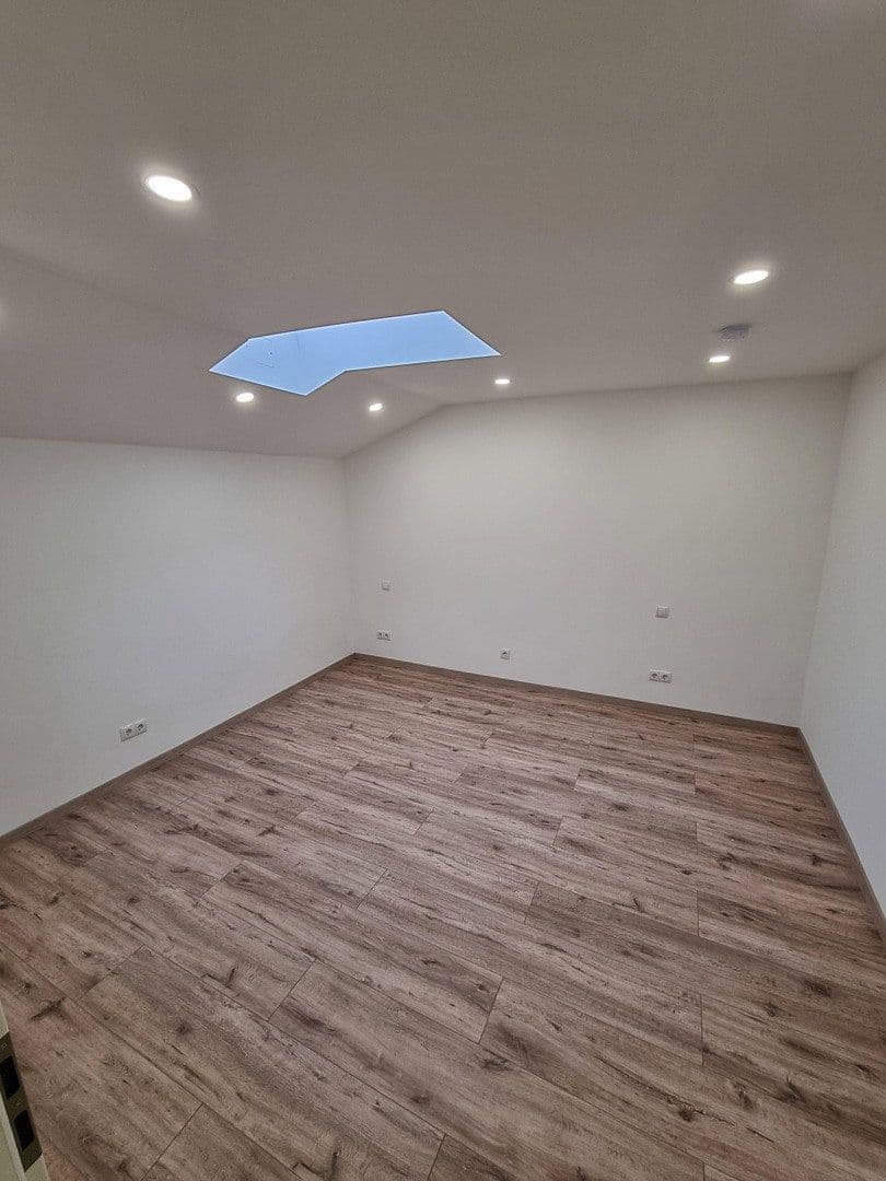 Pronájem bytu 4+1 98 m², Neuwied, Porýní-Falc Pronájem bytu 4+1 98 m², Neuwied, Porýní-Falc