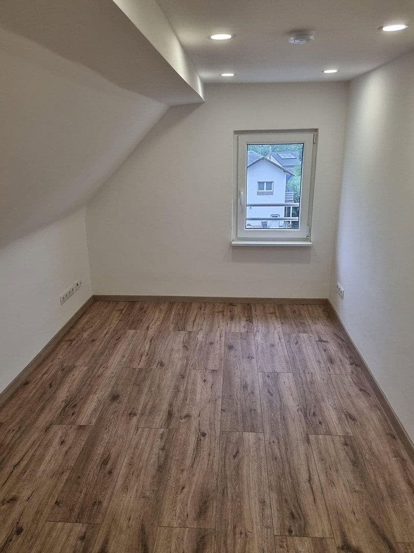 Pronájem bytu 4+1 98 m², Neuwied, Porýní-Falc Pronájem bytu 4+1 98 m², Neuwied, Porýní-Falc