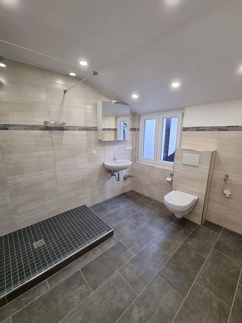 Pronájem bytu 4+1 98 m², Neuwied, Porýní-Falc Pronájem bytu 4+1 98 m², Neuwied, Porýní-Falc