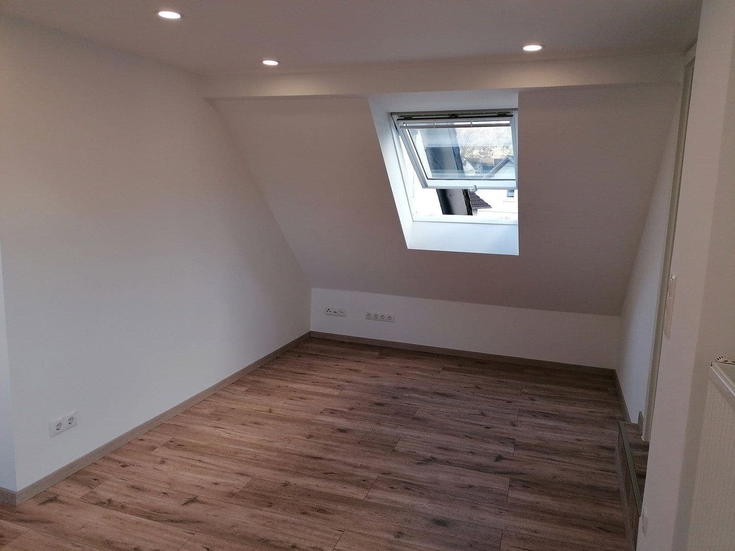Pronájem bytu 4+1 98 m², Neuwied, Porýní-Falc Pronájem bytu 4+1 98 m², Neuwied, Porýní-Falc