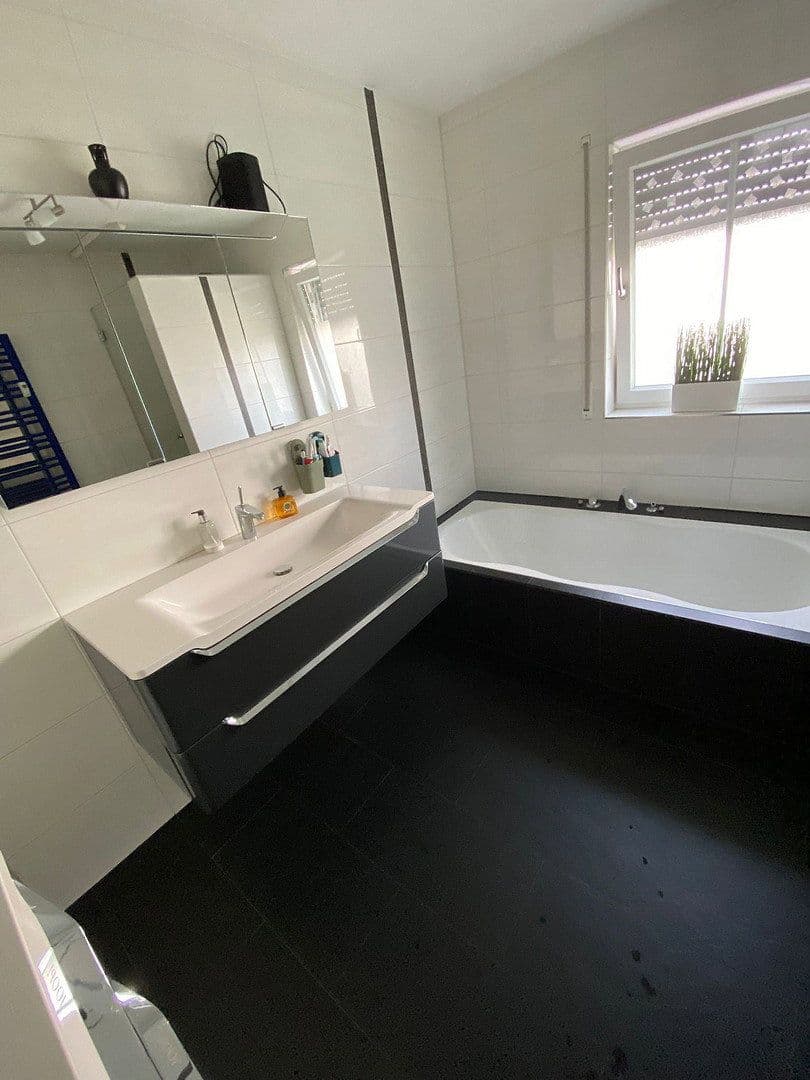 Pronájem bytu 5+1 130 m², Kitzengasse 24, Leinburg, Bavorsko Pronájem bytu 5+1 130 m², Kitzengasse 24, Leinburg, Bavorsko