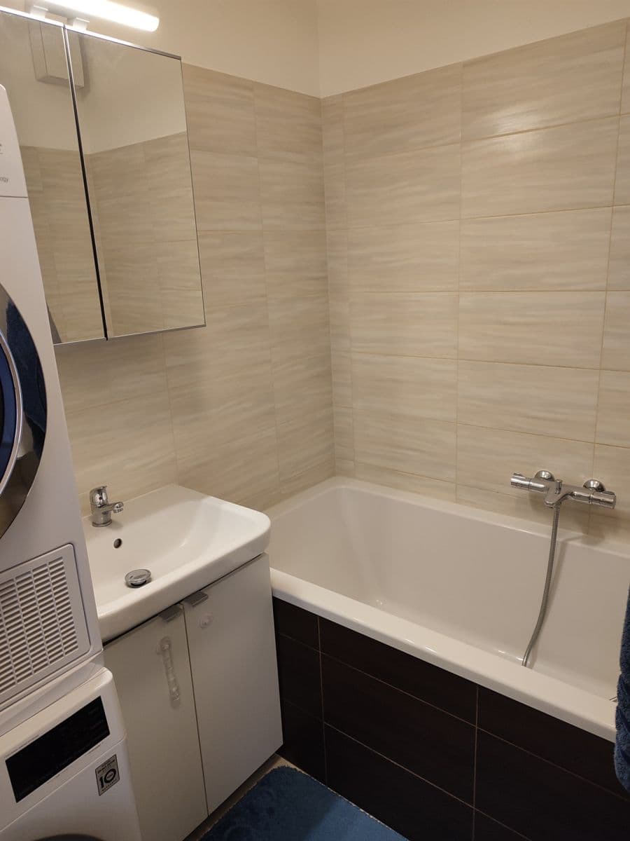 Pronájem bytu 3+kk 75 m², Gen. Peřiny, Hustopeče, Jihomoravský kraj Pronájem bytu 3+kk 75 m², Gen. Peřiny, Hustopeče, Jihomoravský kraj