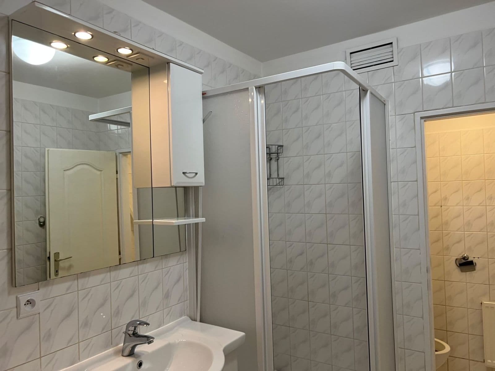 Pronájem bytu 2+kk 53 m², U Sadu, Praha, Praha Pronájem bytu 2+kk 53 m², U Sadu, Praha, Praha