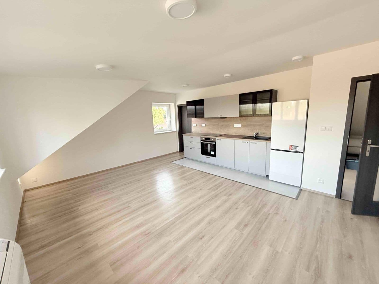 Pronájem bytu 3+kk 56 m², U Zvoničky, Bobnice, Středočeský kraj Pronájem bytu 3+kk 56 m², U Zvoničky, Bobnice, Středočeský kraj