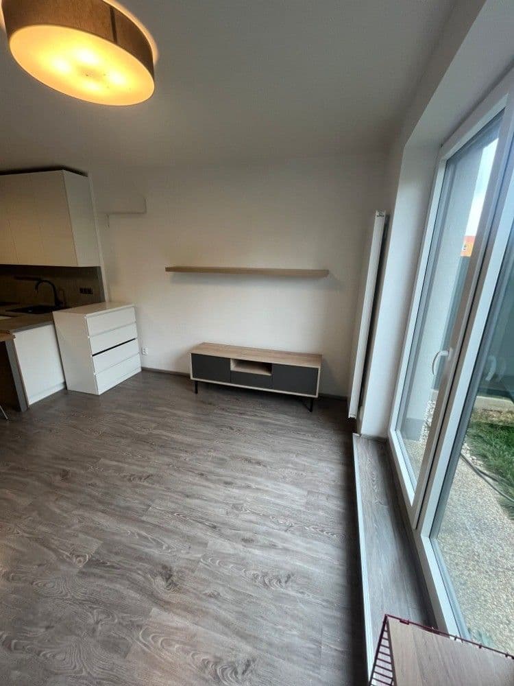 Pronájem bytu 1+kk 31 m², Za černým mostem, Praha, Praha Pronájem bytu 1+kk 31 m², Za černým mostem, Praha, Praha