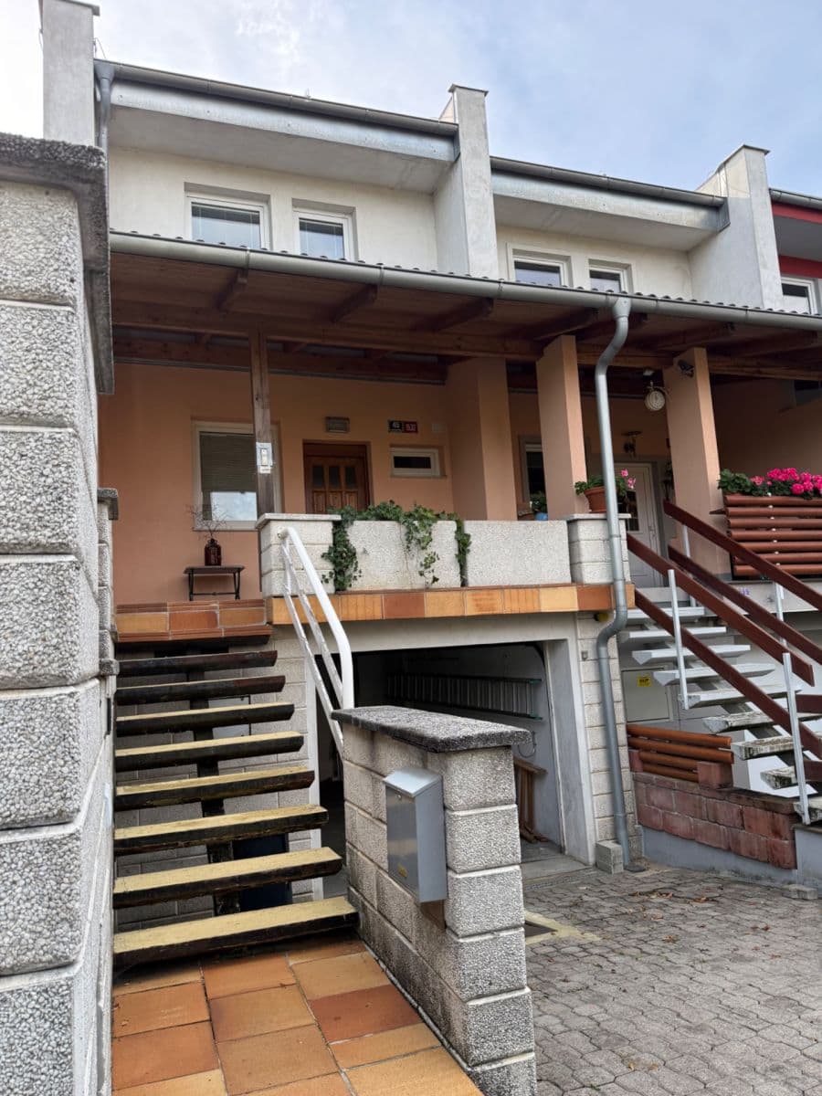 Pronájem domu 120 m², pozemek 306 m², Petra Fastra, Říčany, Středočeský kraj Pronájem domu 120 m², pozemek 306 m², Petra Fastra, Říčany, Středočeský kraj