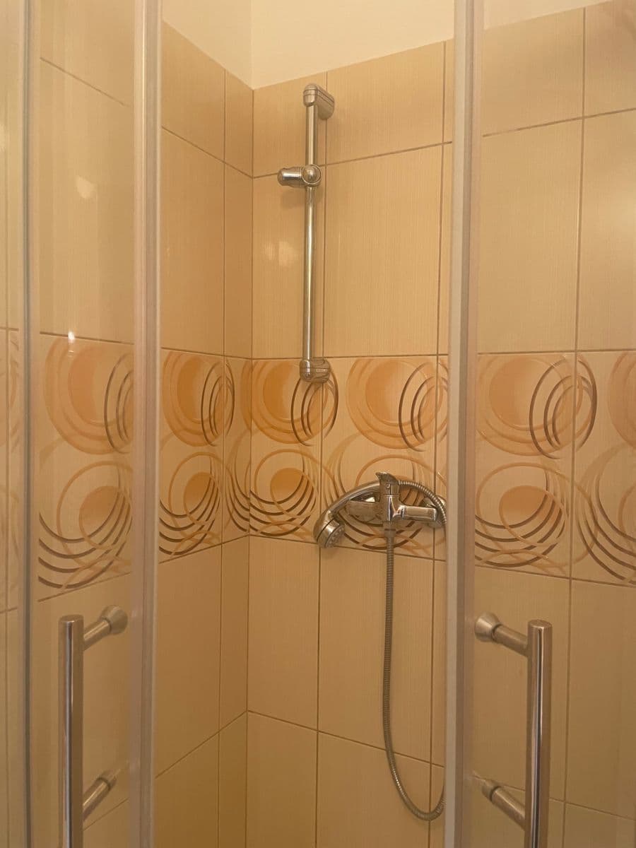 Pronájem bytu 2+1 50 m², 28. pluku, Praha, Praha Pronájem bytu 2+1 50 m², 28. pluku, Praha, Praha