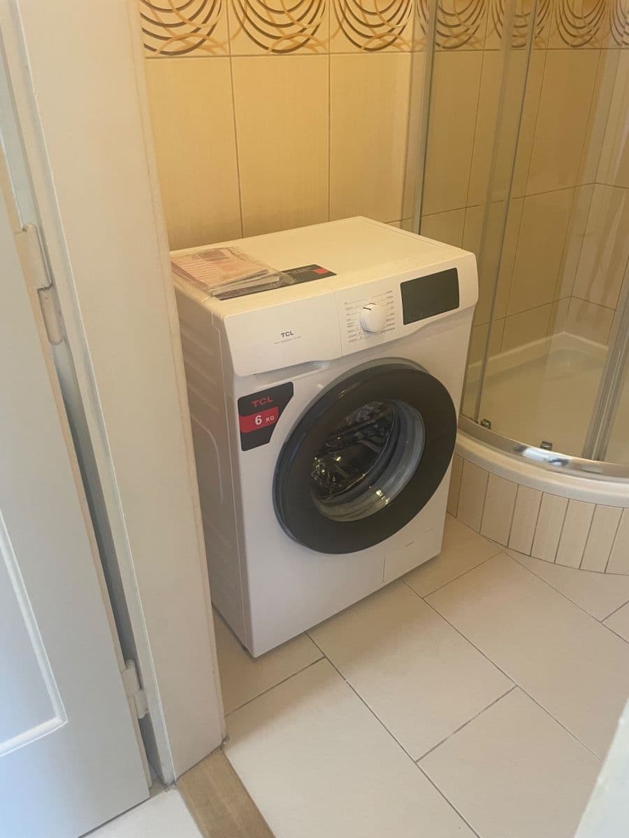 Pronájem bytu 2+1 50 m², 28. pluku, Praha, Praha Pronájem bytu 2+1 50 m², 28. pluku, Praha, Praha