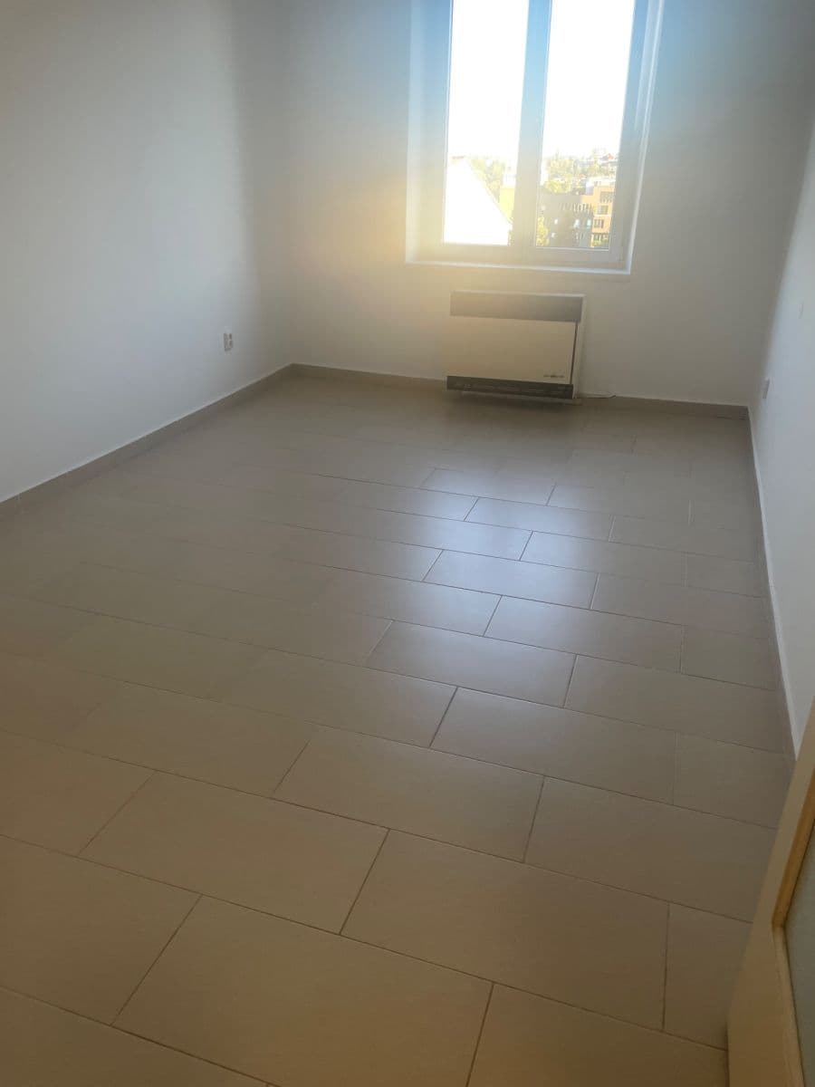 Pronájem bytu 2+1 50 m², 28. pluku, Praha, Praha Pronájem bytu 2+1 50 m², 28. pluku, Praha, Praha