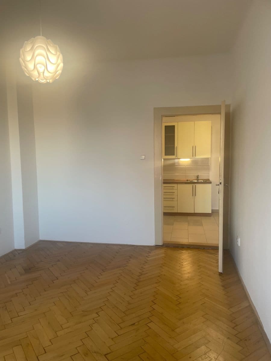 Pronájem bytu 2+1 50 m², 28. pluku, Praha, Praha Pronájem bytu 2+1 50 m², 28. pluku, Praha, Praha