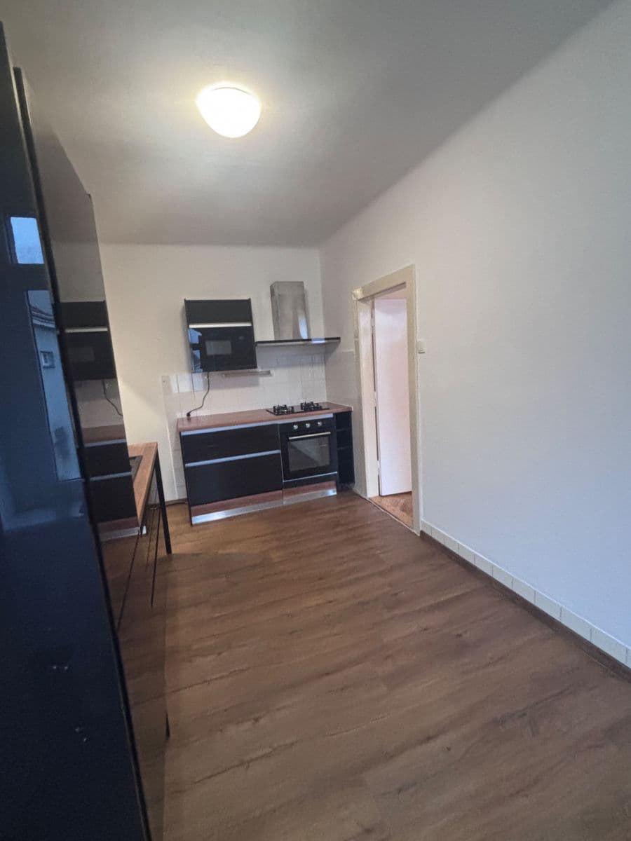 Pronájem bytu 1+1 43 m², Karpatská, Praha, Praha Pronájem bytu 1+1 43 m², Karpatská, Praha, Praha