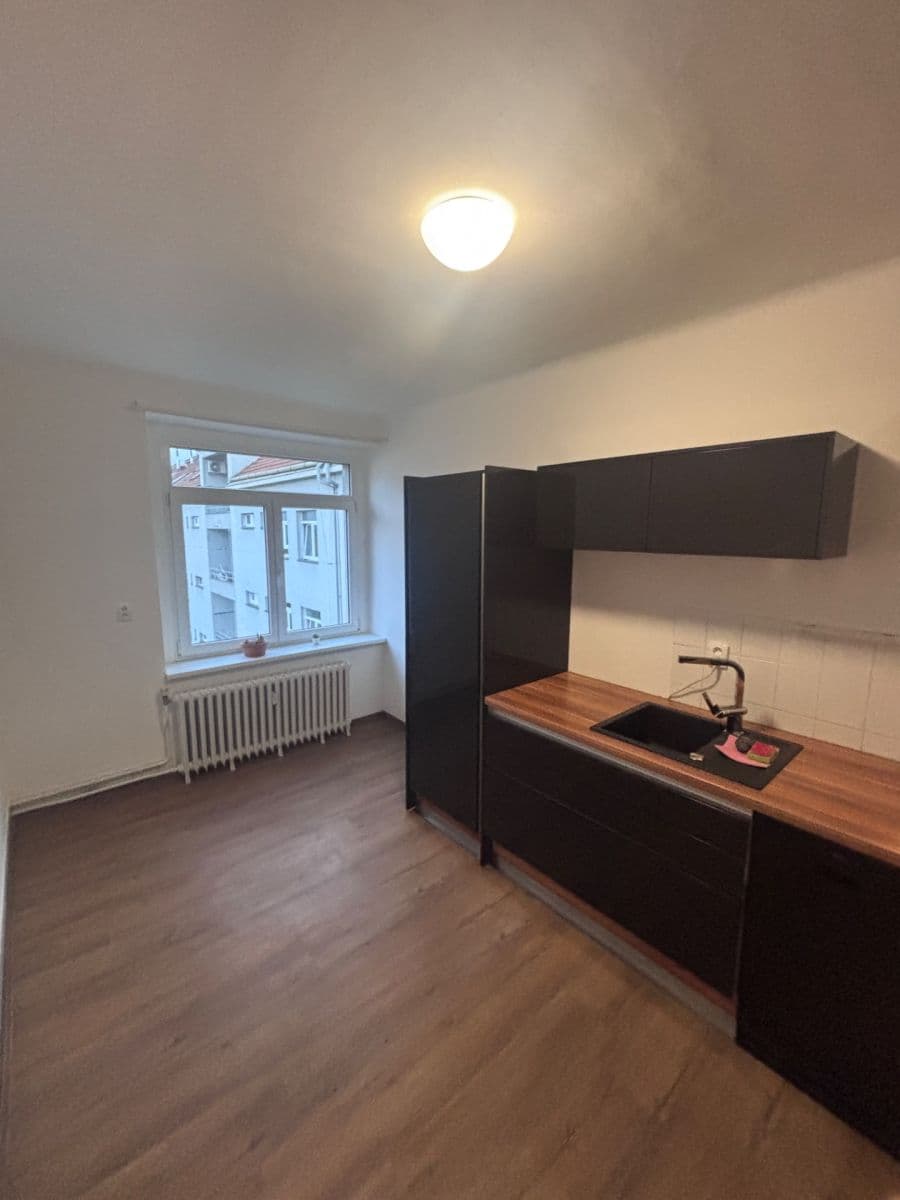 Pronájem bytu 1+1 43 m², Karpatská, Praha, Praha Pronájem bytu 1+1 43 m², Karpatská, Praha, Praha